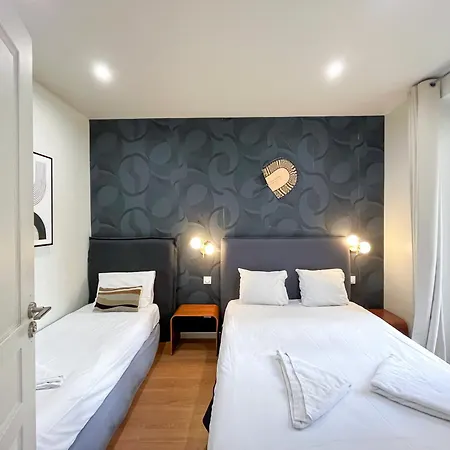 02 - Pretty 4bdr Flat In Apartment *
