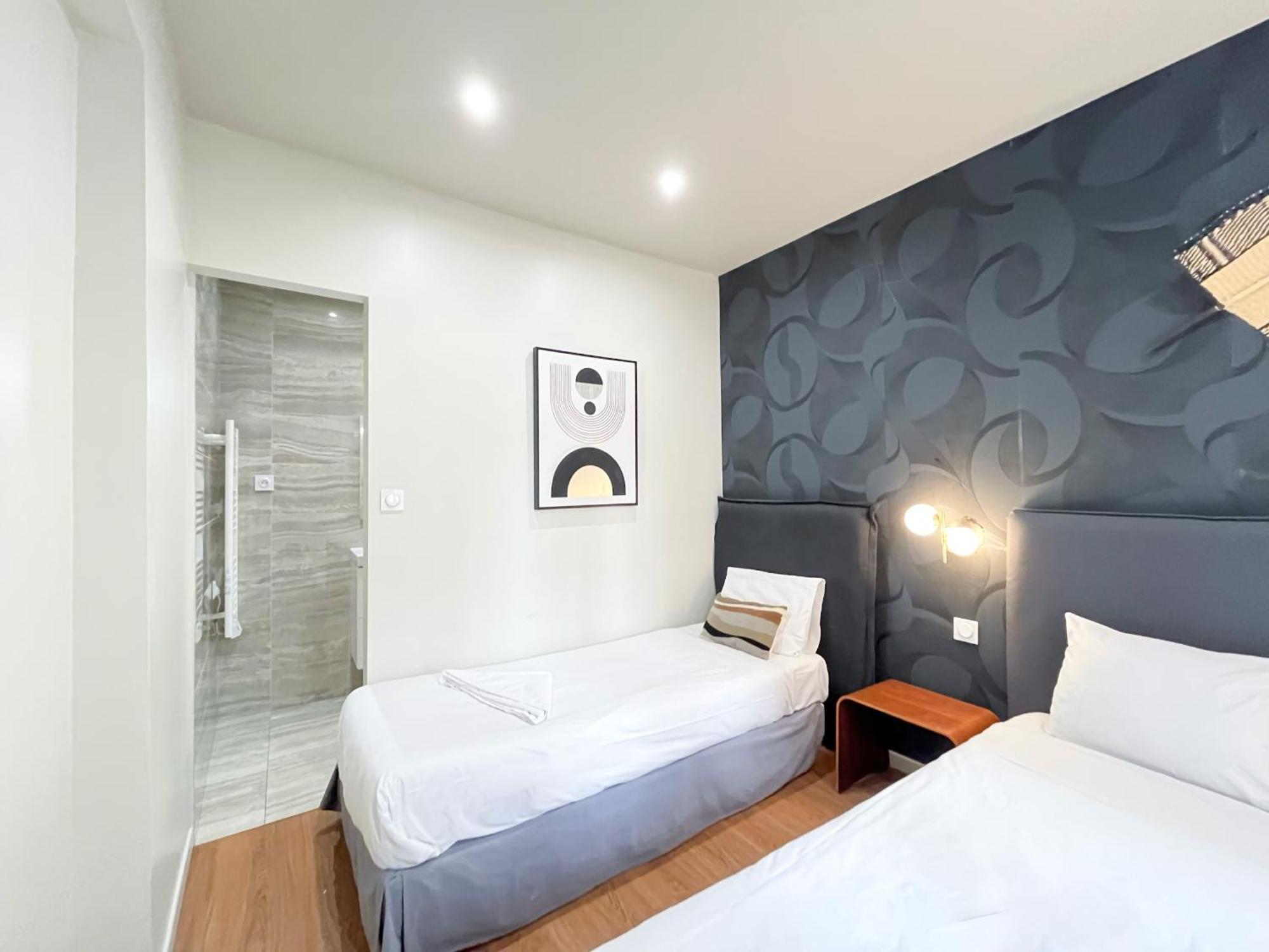 02 - Pretty 4bdr Flat In Apartment *