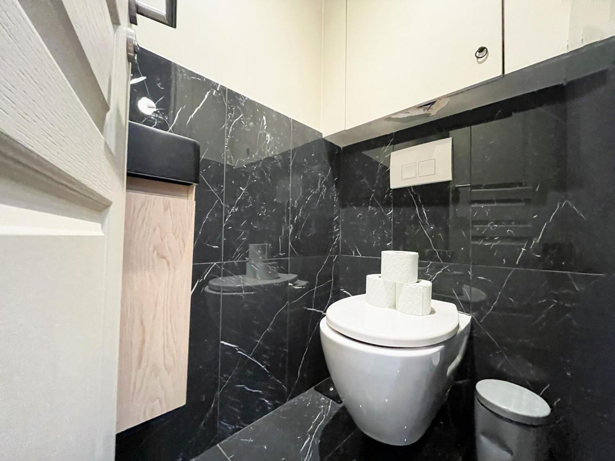02 - Pretty 4bdr Flat In *